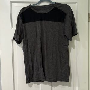 Lululemon t-shirt black and grey size medium